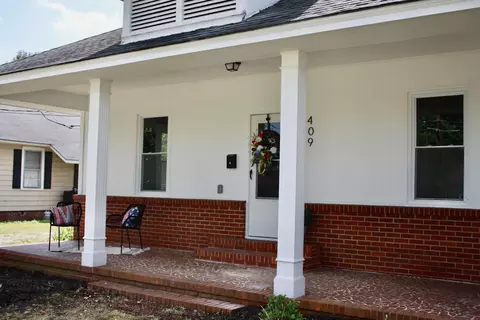409 W E St, Erwin, NC 28339 photo 2