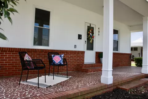 409 W E St, Erwin, NC 28339 photo 4