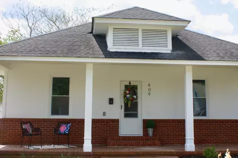 409 W E St, Erwin, NC 28339 photo 3