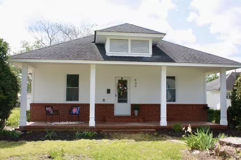 409 W E St, Erwin, NC 28339 photo 1