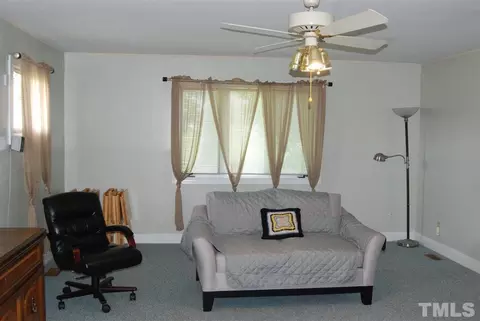 435 Glen Eagle Rd, Dunn, NC 28334 photo 3