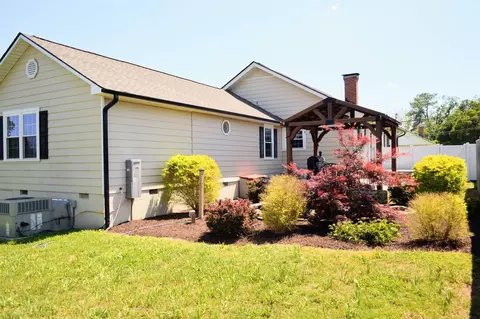 402 E St, Erwin, NC 28339 photo 5