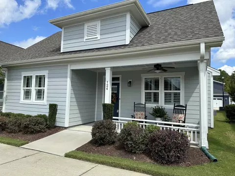 124 Village Walk Dr, Clayton, NC 27527