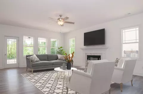 27 Cedarbrook Dr, Benson, NC 27504 photo 4