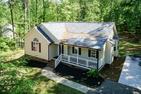 380 Wyndfall Ln, Archer Lodge, NC 27527