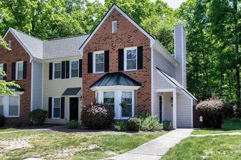 1 Forest Glen Dr #8, Chapel Hill, NC 27517
