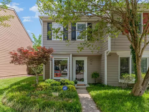 194 St Andrews Ln, Chapel Hill, NC 27517