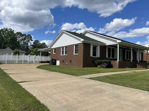 104 Marion Dr, Erwin, NC 28339 photo 3