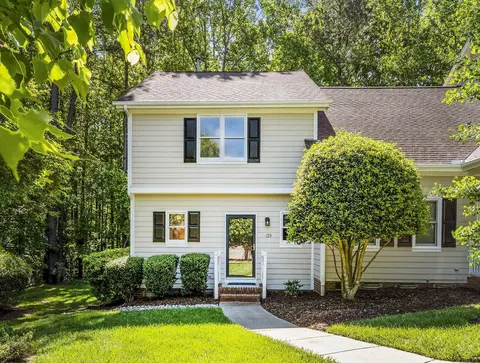 129 Charter Ct, Cary, NC 27511