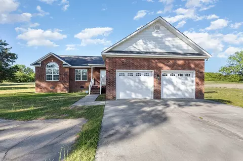 105 Alston St, Clinton, NC 28328