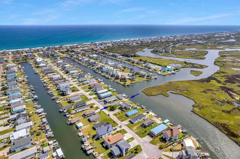 3065 Third St, Surf City, NC 28445
