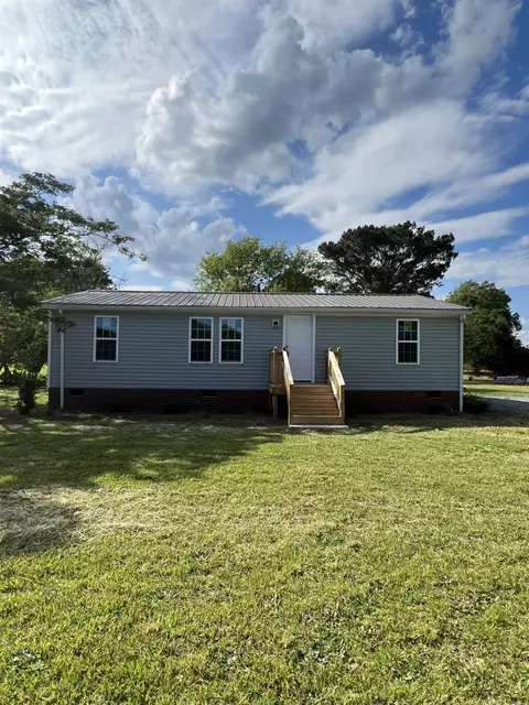 1341 Goldsboro St, Newton Grove, NC 28366
