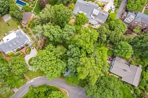 2414 E Lake Dr, Raleigh, NC 27609