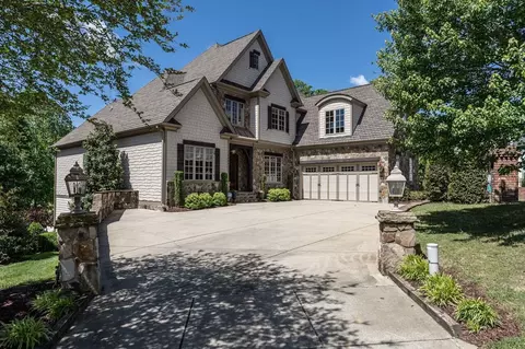 2808 Peachleaf St, Raleigh, NC 27614