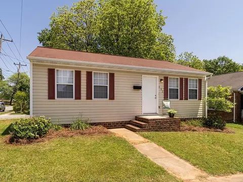 402 E Davis St, Burlington, NC 27215