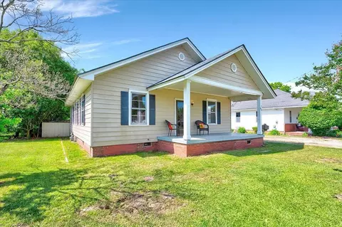 407 W E St, Erwin, NC 28339 photo 3