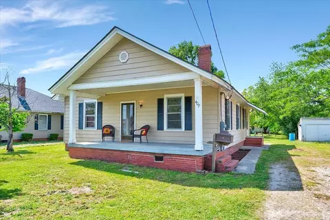 407 W E St, Erwin, NC 28339 photo 1