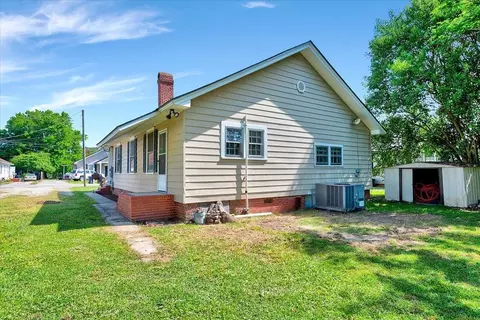 407 W E St, Erwin, NC 28339 photo 4