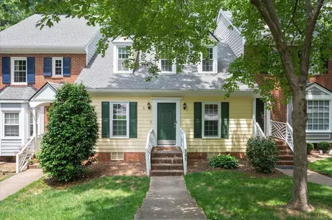 141 Hedgerow Ct, Cary, NC 27513