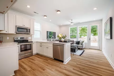 318 Spring St, Durham, NC 27703 photo 2