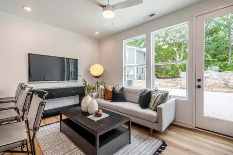 318 Spring St, Durham, NC 27703 photo 7
