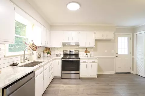 5910 Applewood Ln, Raleigh, NC 27609