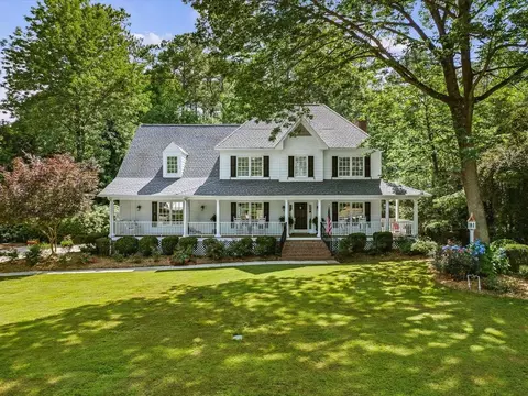 204 Lochview Dr, Cary, NC 27518