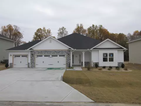211 S Cousins Ct, Smithfield, NC 27577