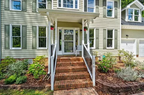 106 Blakely Dr, Chapel Hill, NC 27517