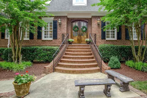 104 Kazmann Ct, Cary, NC 27513