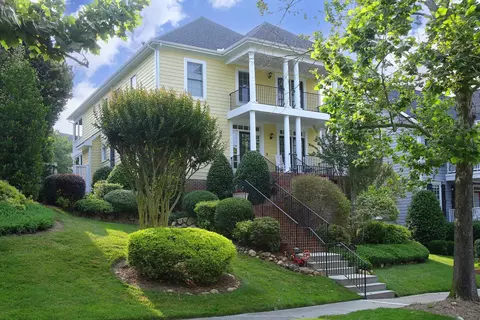 304 Westside Dr, Chapel Hill, NC 27516