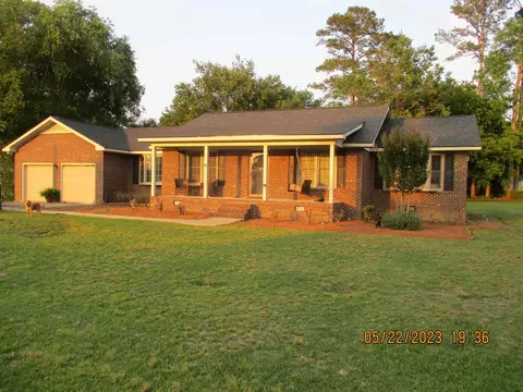406 Beaver Dam Dr, Clinton, NC 28328