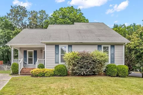2 Meetinghouse Ln, Durham, NC 27707