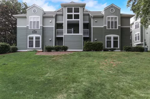1031 Nicholwood Dr #101, Raleigh, NC 27605