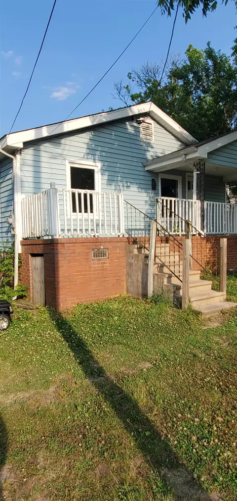 1018 Rauhut St, Burlington, NC 27217