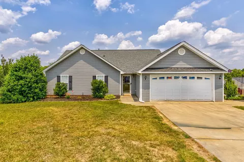 525 Creekview Ct, Burlington, NC 27217