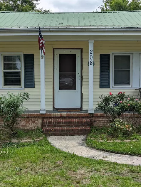 208 E Main St, Coats, NC 27521 photo 2