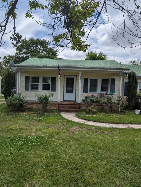 208 E Main St, Coats, NC 27521