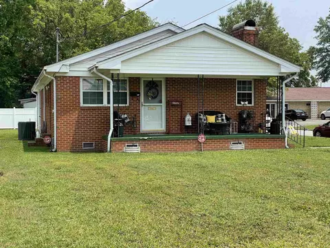 513 E Holt St, Smithfield, NC 27577 photo 1