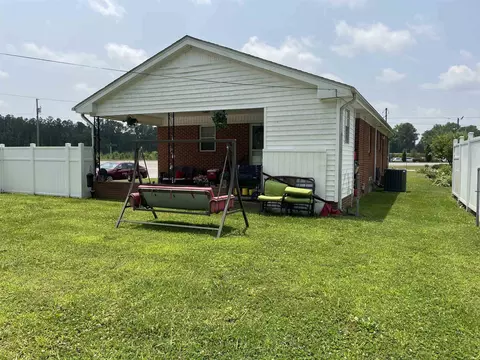 513 E Holt St, Smithfield, NC 27577 photo 3
