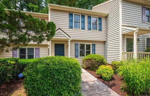 6505 Thetford Ct, Raleigh, NC 27615