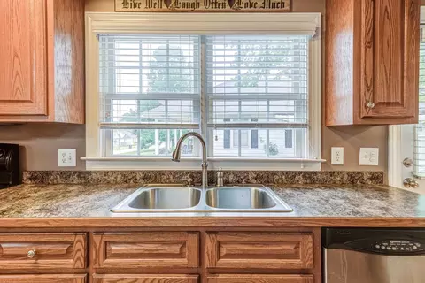 300 N 10th St, Erwin, NC 28339 photo 7