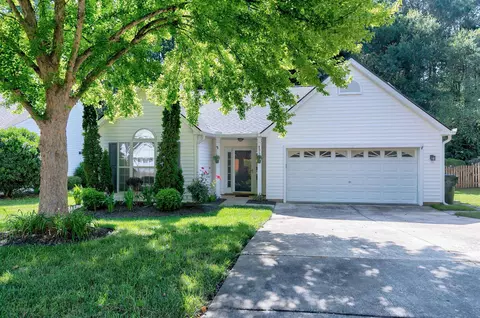 9504 Erinsbrook Dr, Raleigh, NC 27617