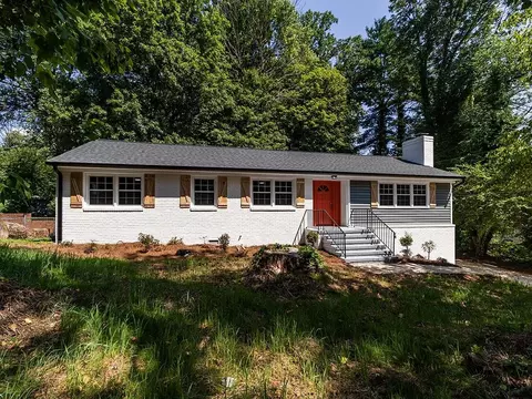 2702 W Cornwallis Dr, Greensboro, NC 27408