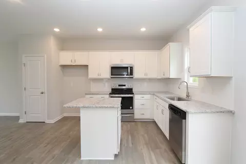 403 Sturgeon St, Smithfield, NC 27577 photo 2