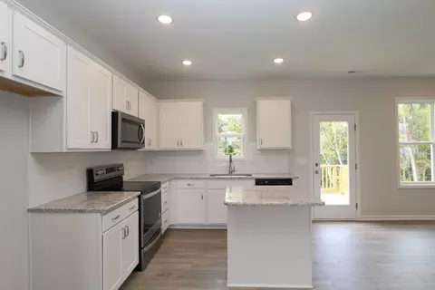 403 Sturgeon St, Smithfield, NC 27577 photo 3