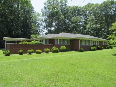 911 W Sixth St, Siler City, NC 27344