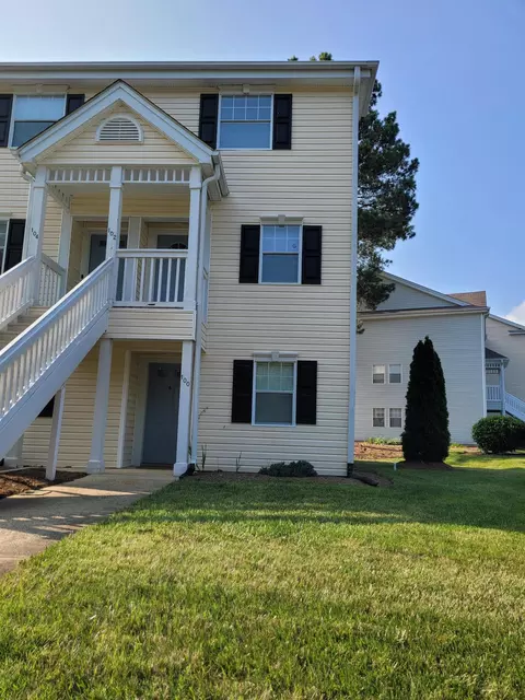 100 Kingsbury Dr #100, Chapel Hill, NC 27514
