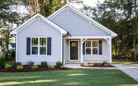 504 W Carr St, Dunn, NC 28334 photo 1