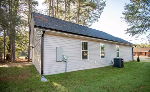 504 W Carr St, Dunn, NC 28334 photo 6